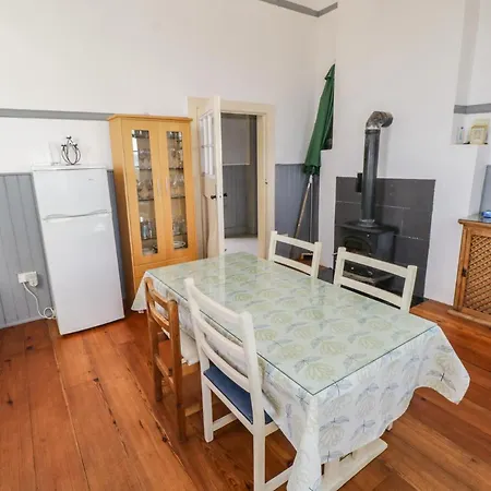 Сasa de vacaciones The Old School House *